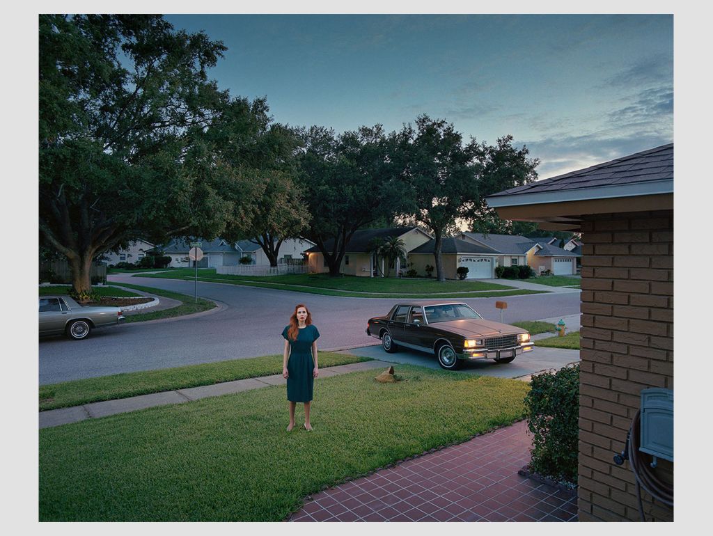 Fotografie einer Frau im suburbanen Amerika 