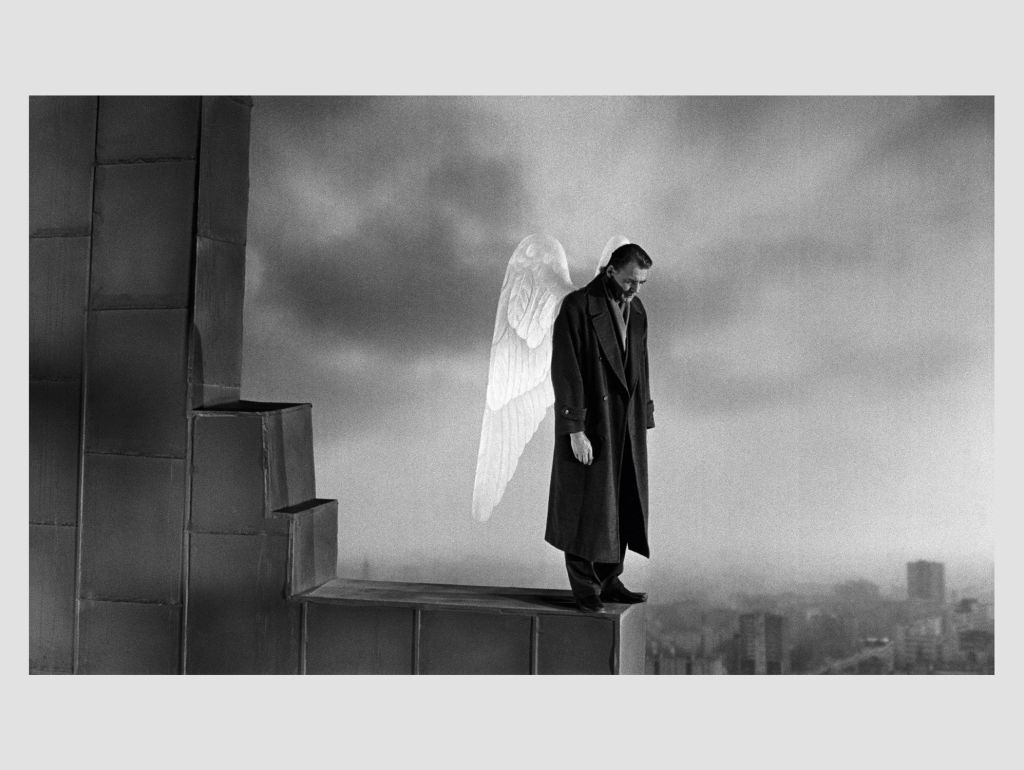 Film: „Der Himmel über Berlin“ von Wim Wenders aus dem Jahr 1987. Engel Damiel (Bruno Ganz) blickt von der Berliner Gedächtniskirche auf die Stadt und ihre Menschen hinab