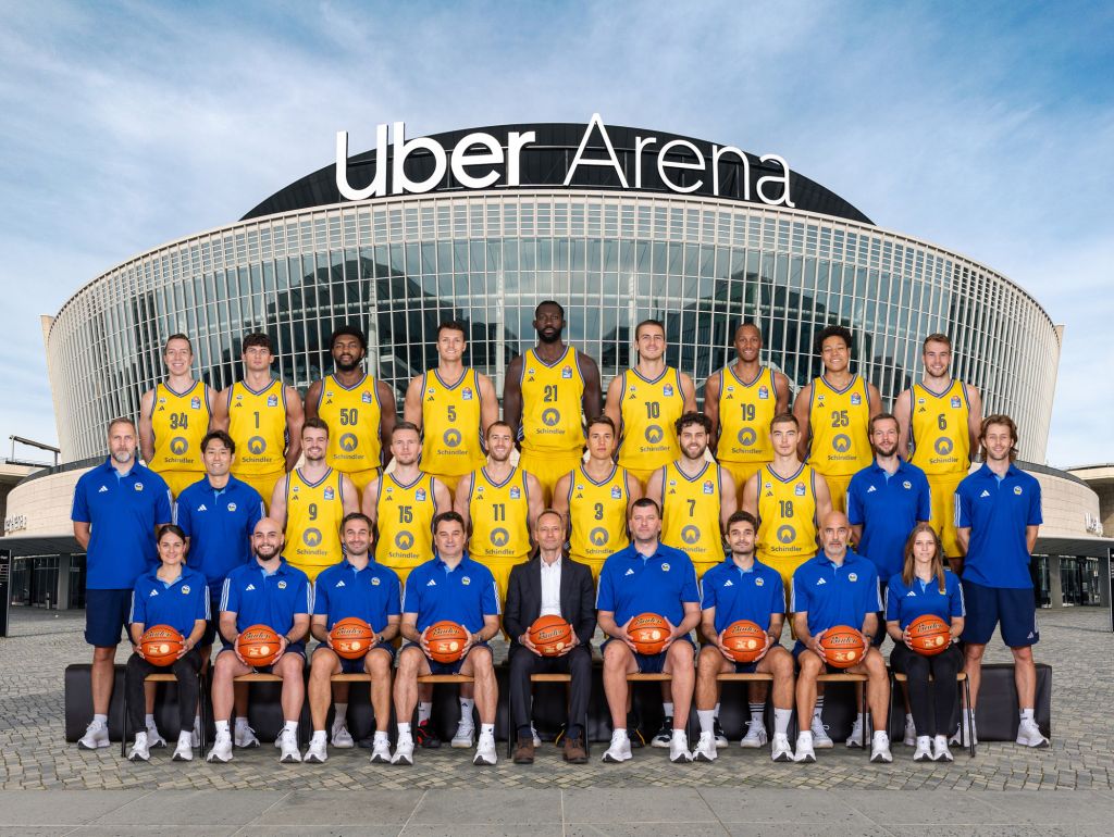 Team Foto von ALBA-Männern