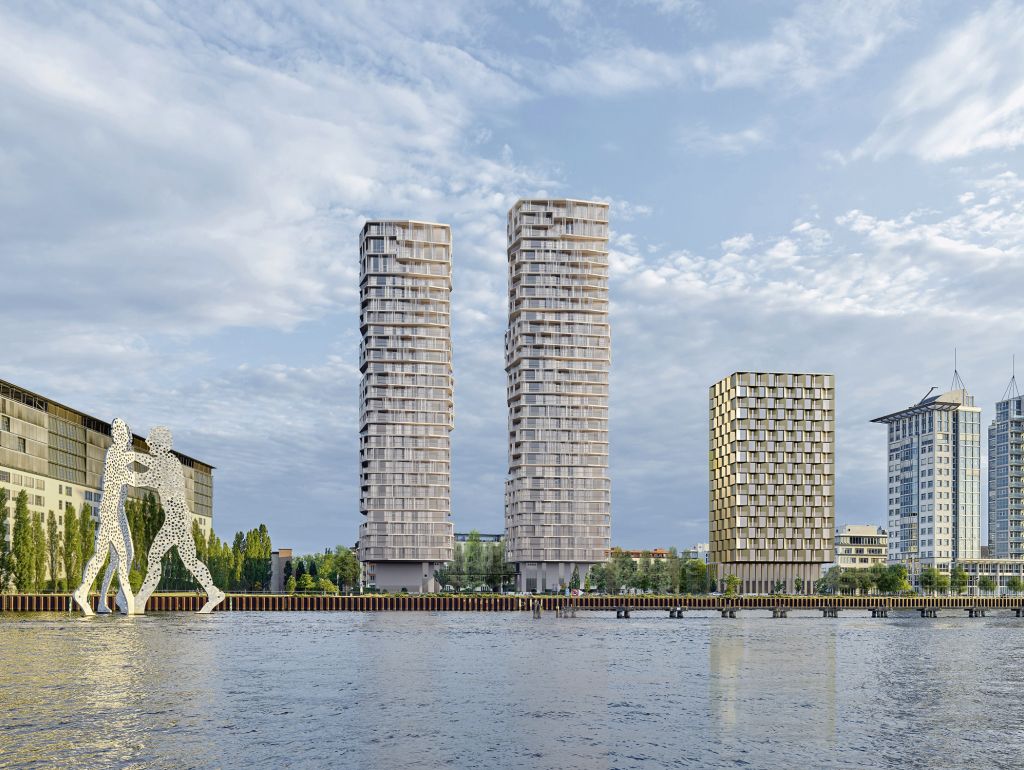 Blick auf Wohntürme und Hotel am Ostufer mit Wasser im Vordergrund